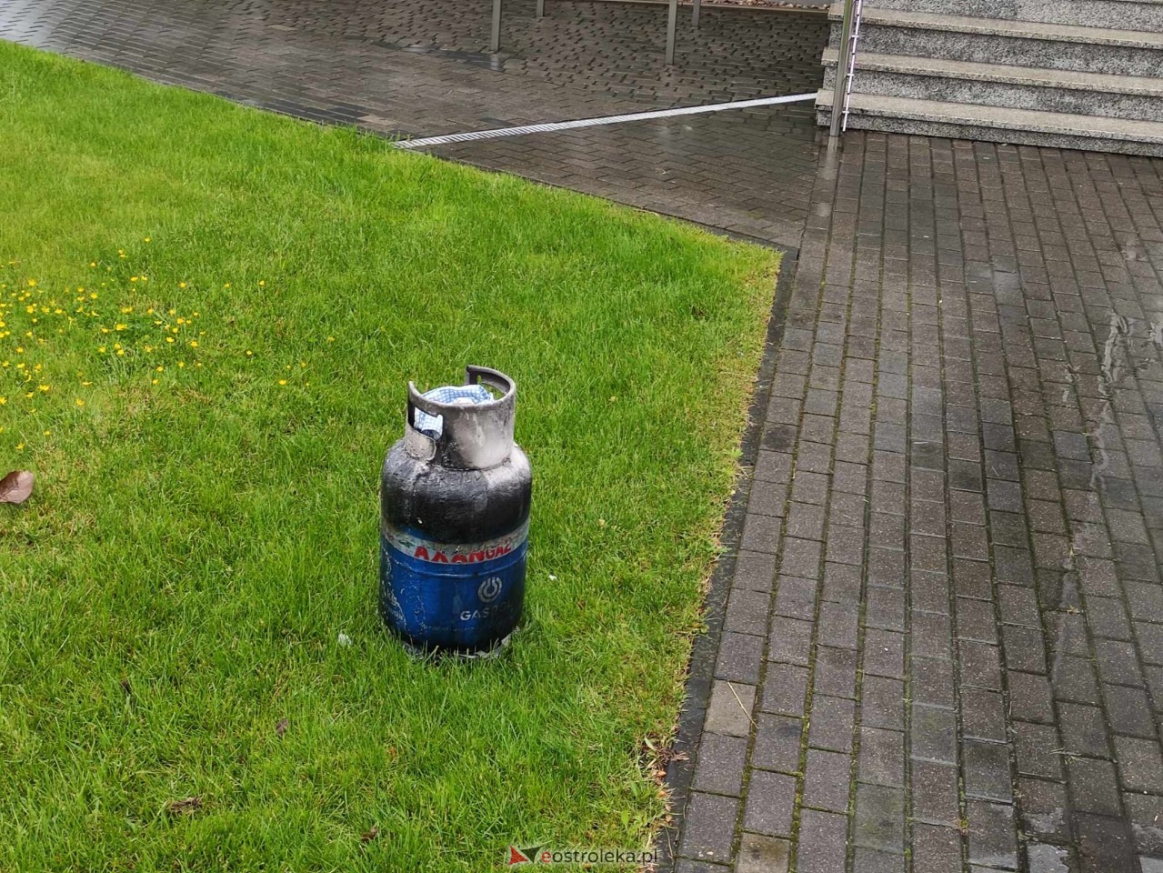 Pożar w budynku przy Alei Wojska Polskiego w Ostrołęce [16.05.2025] - zdjęcie #8 - eOstroleka.pl