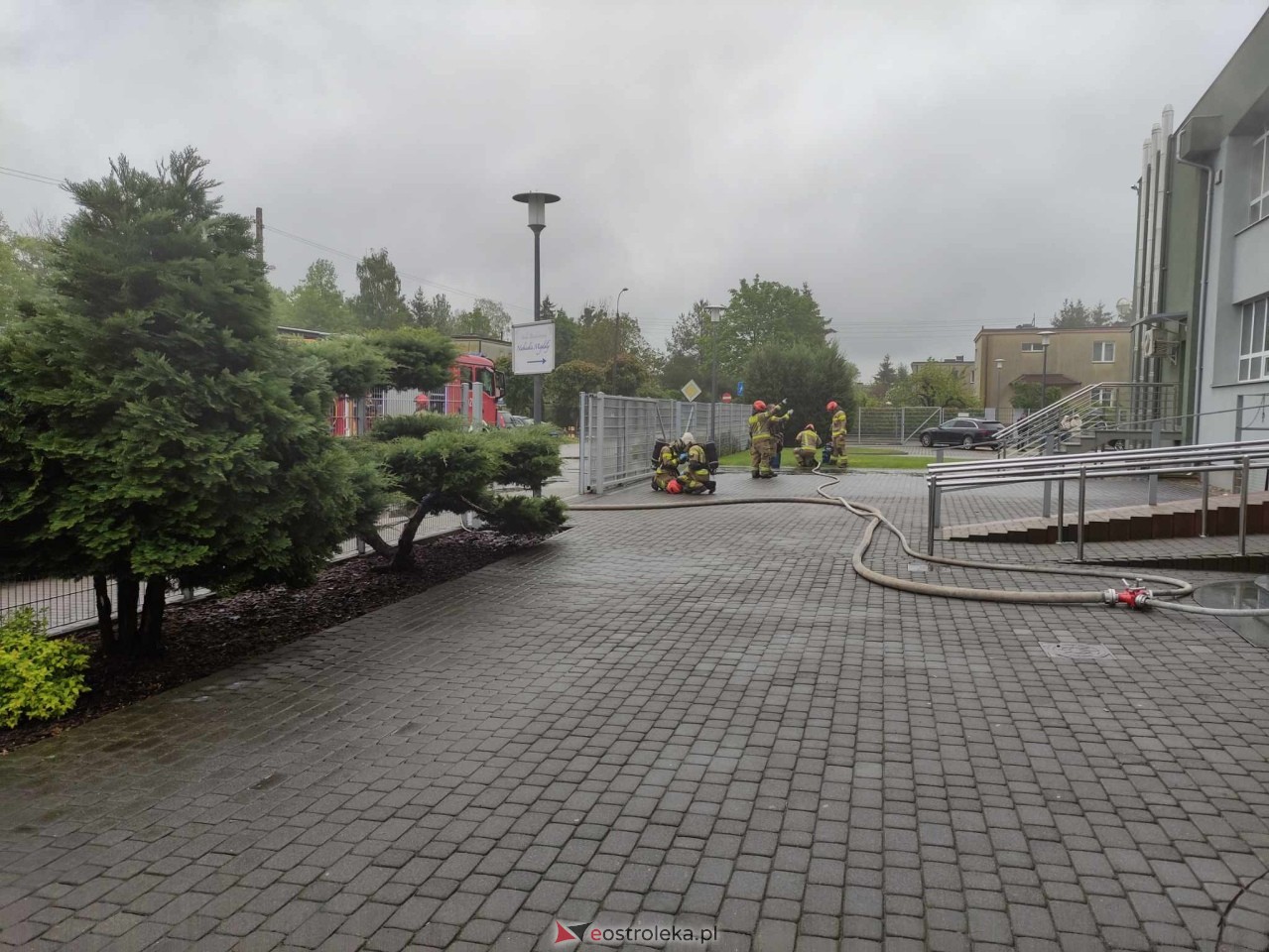 Pożar w budynku przy Alei Wojska Polskiego w Ostrołęce [16.05.2025] - zdjęcie #5 - eOstroleka.pl