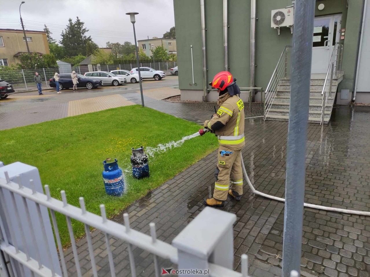 Pożar w budynku przy Alei Wojska Polskiego w Ostrołęce [16.05.2025] - zdjęcie #3 - eOstroleka.pl