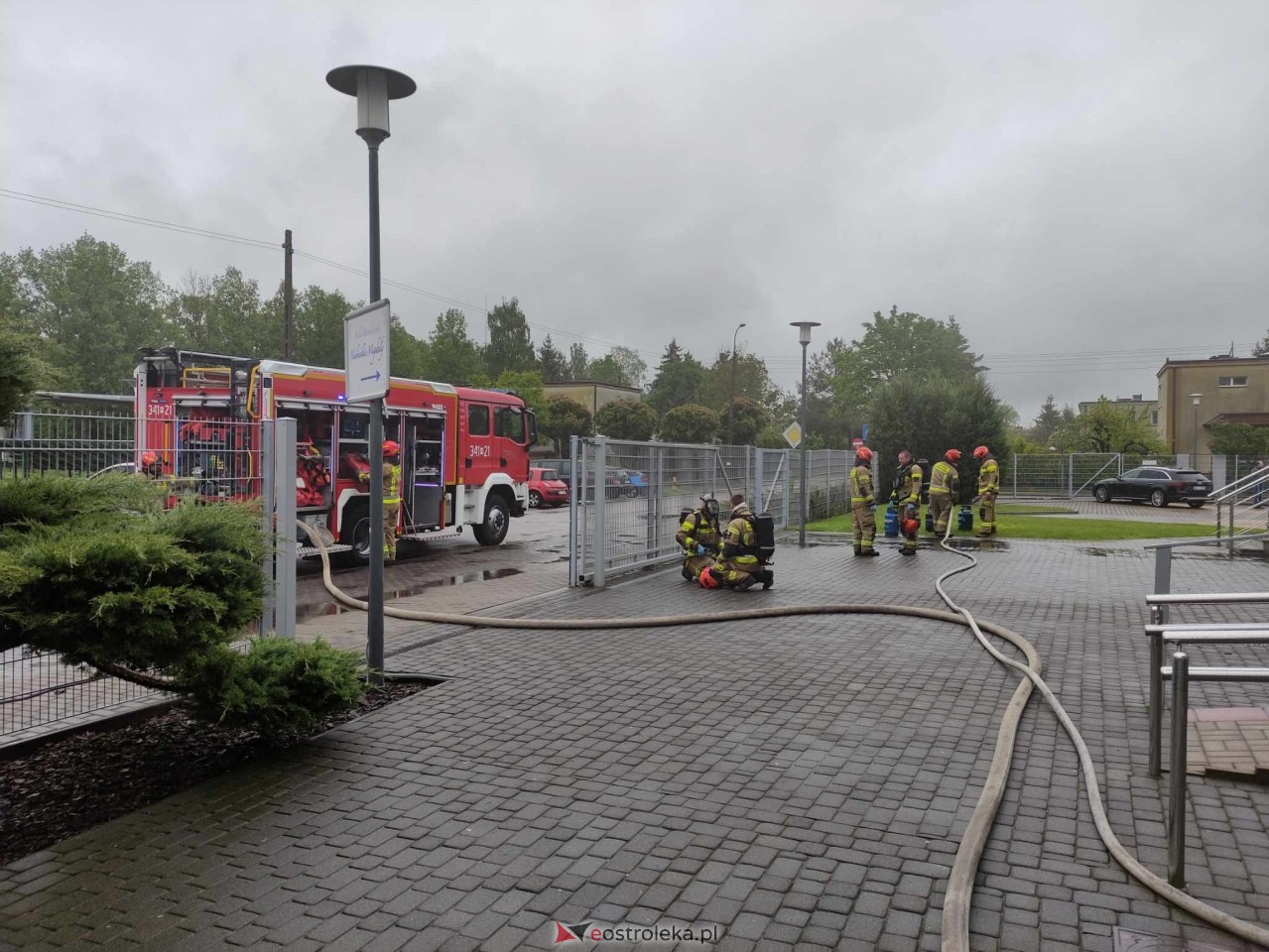 Pożar w budynku przy Alei Wojska Polskiego w Ostrołęce [16.05.2025] - zdjęcie #2 - eOstroleka.pl