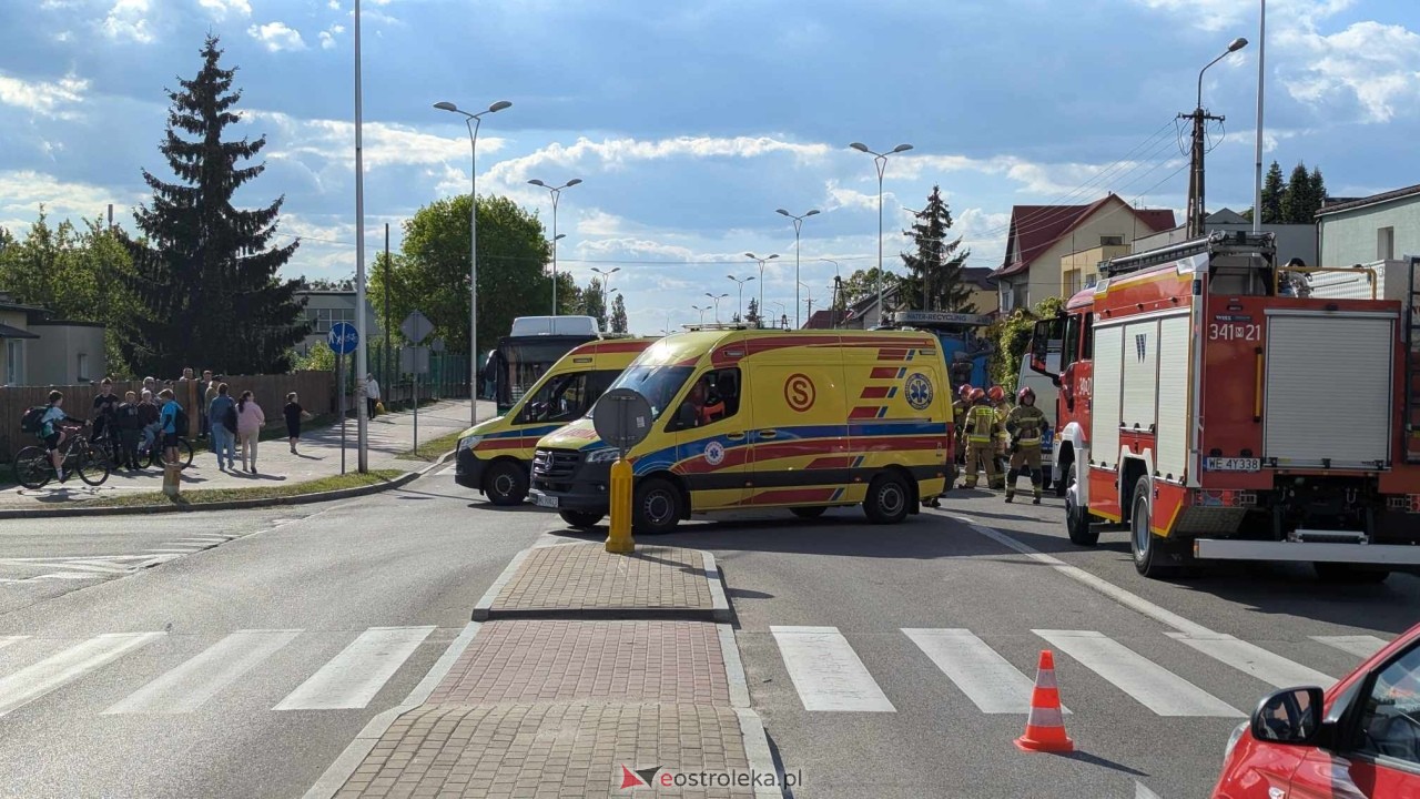 Wypadek na skrzyżowaniu ulic Korczaka i Poznańskiej [20.05.2025] - zdjęcie #8 - eOstroleka.pl
