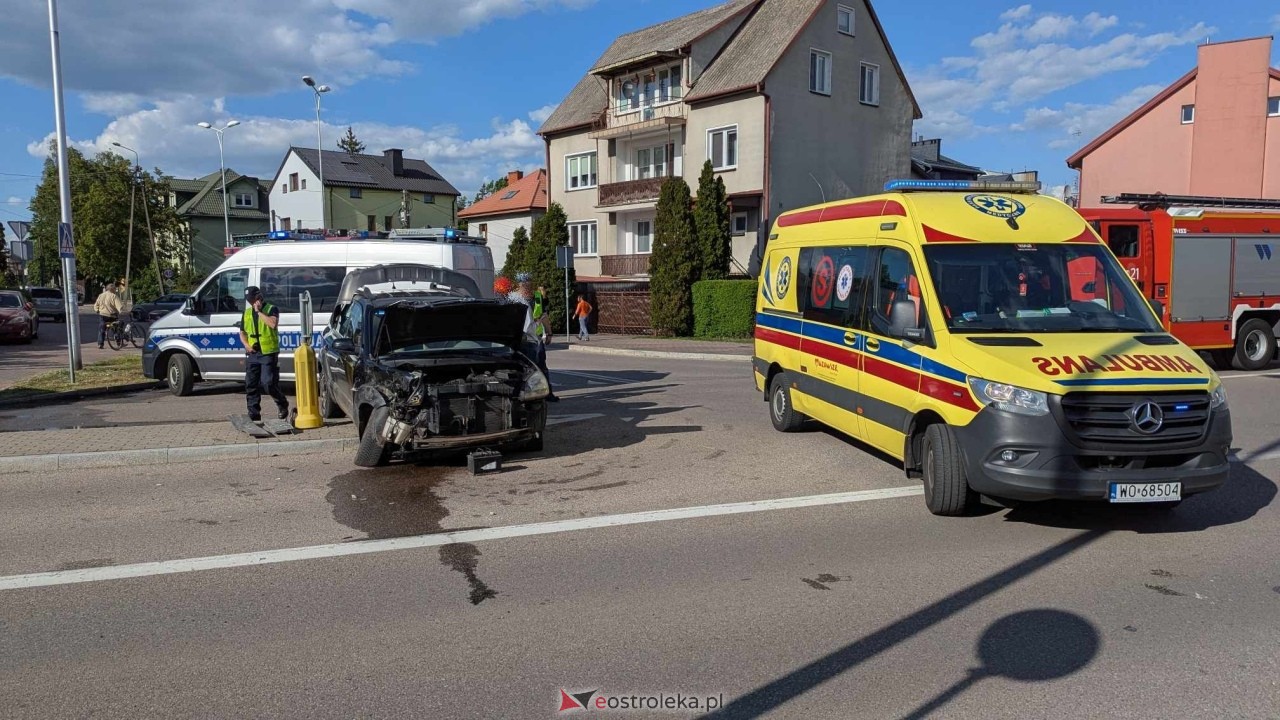 Wypadek na skrzyżowaniu ulic Korczaka i Poznańskiej [20.05.2025] - zdjęcie #3 - eOstroleka.pl