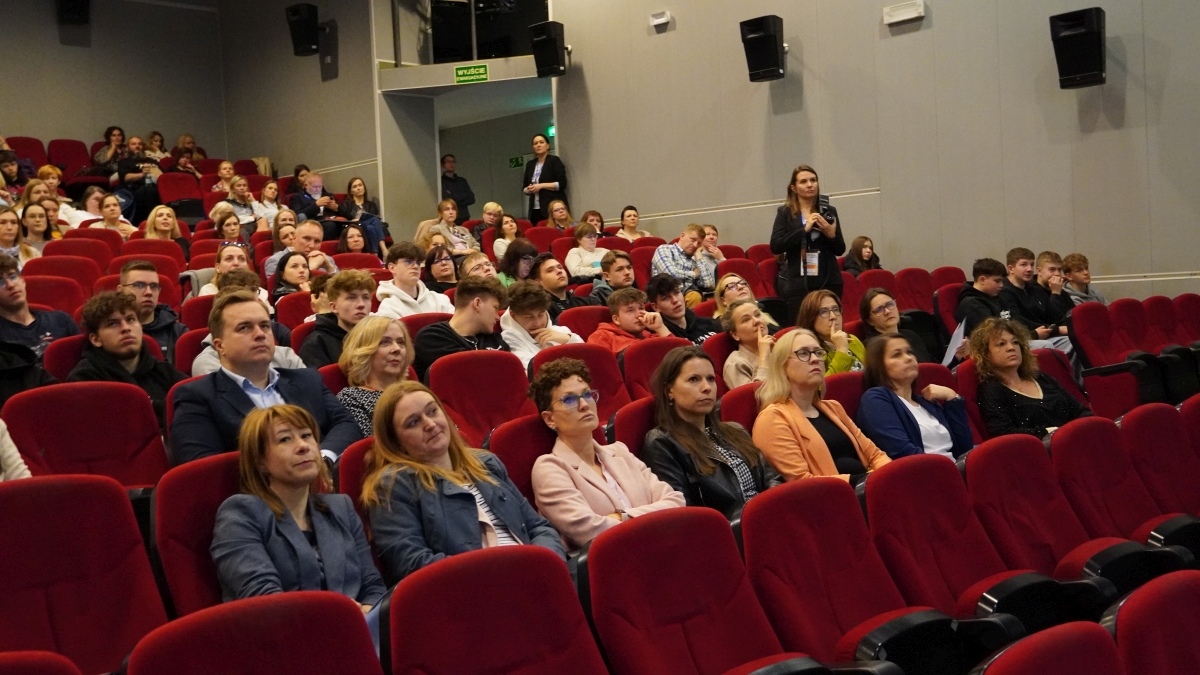 Konferencja „Świadomość w erze ekranów” w OCK [23.05.2025] - zdjęcie #13 - eOstroleka.pl