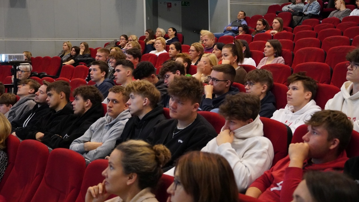 Konferencja „Świadomość w erze ekranów” w OCK [23.05.2025] - zdjęcie #9 - eOstroleka.pl