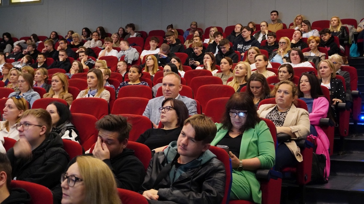 Konferencja „Świadomość w erze ekranów” w OCK [23.05.2025] - zdjęcie #8 - eOstroleka.pl