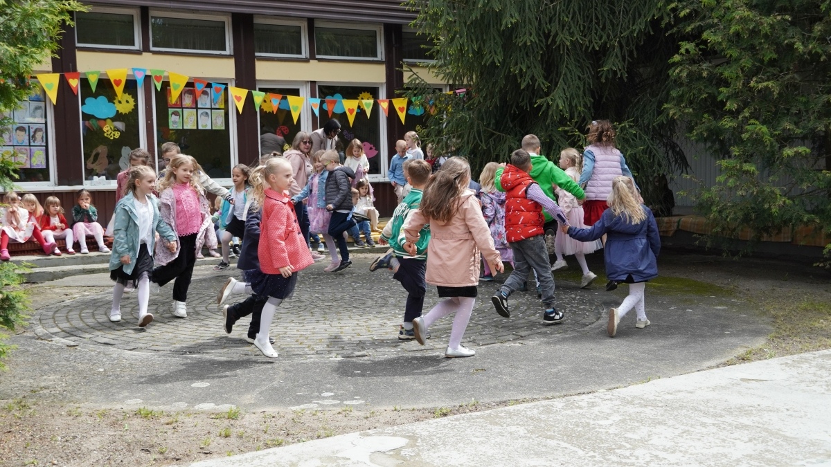 Piknik rodzinny w Przedszkolu Miejskim nr 10 w Ostrołęce [23.05.2025] - zdjęcie #58 - eOstroleka.pl