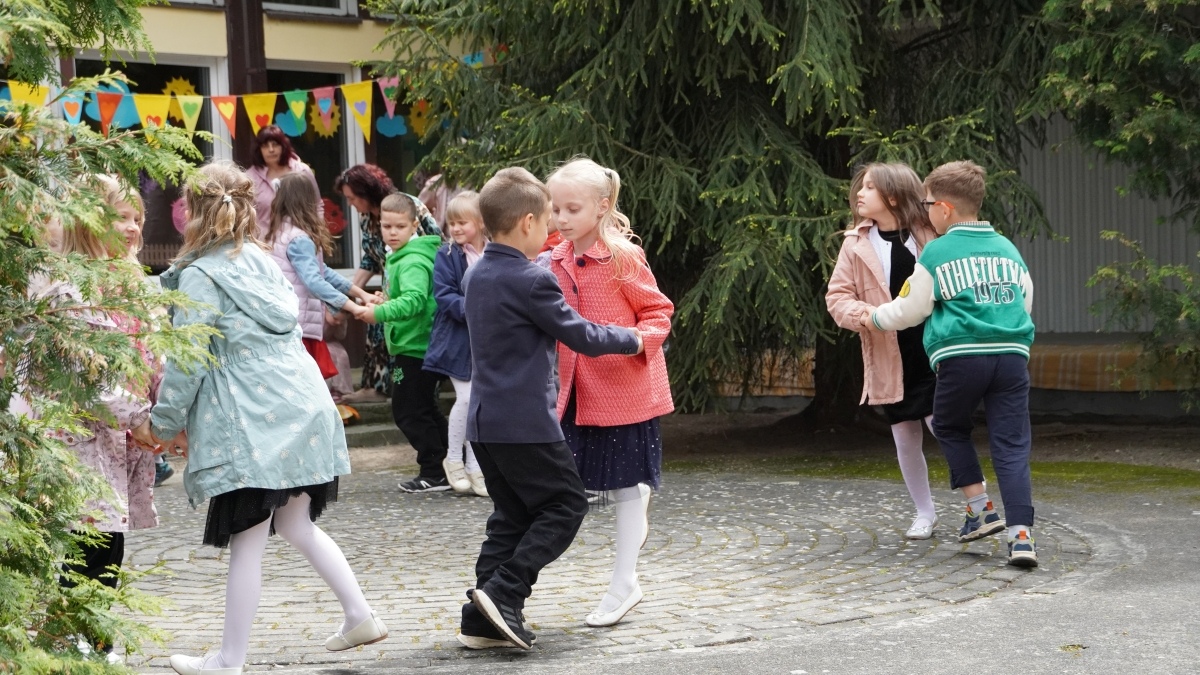 Piknik rodzinny w Przedszkolu Miejskim nr 10 w Ostrołęce [23.05.2025] - zdjęcie #51 - eOstroleka.pl