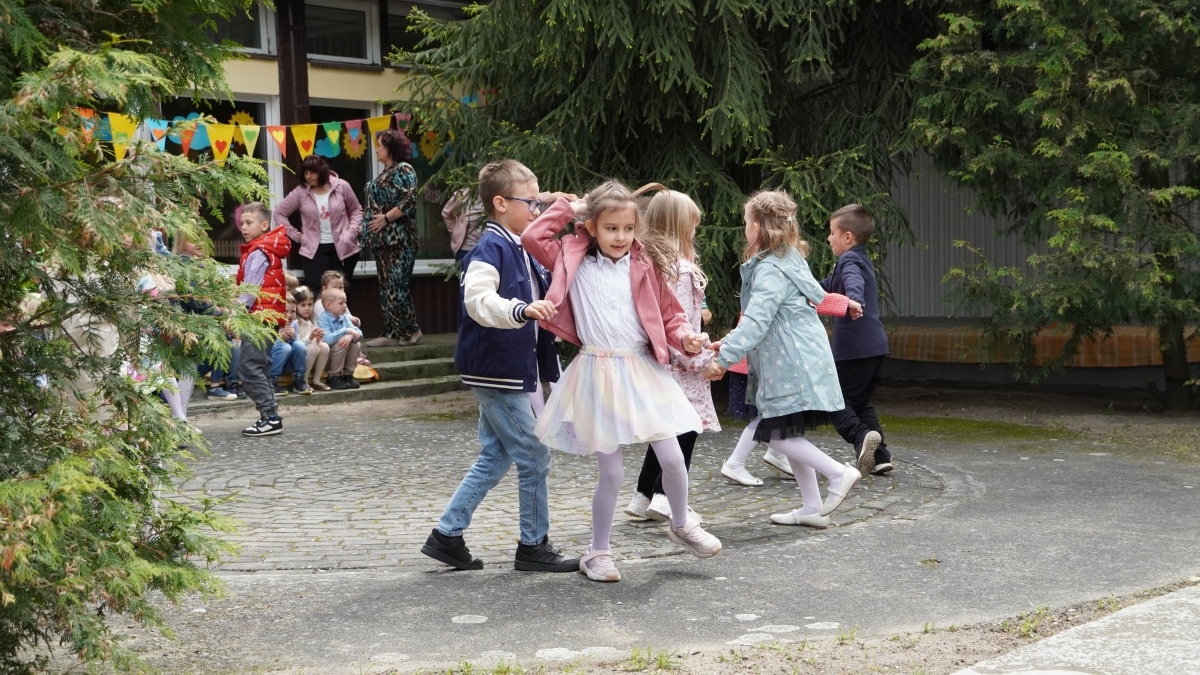 Piknik rodzinny w Przedszkolu Miejskim nr 10 w Ostrołęce [23.05.2025] - zdjęcie #49 - eOstroleka.pl