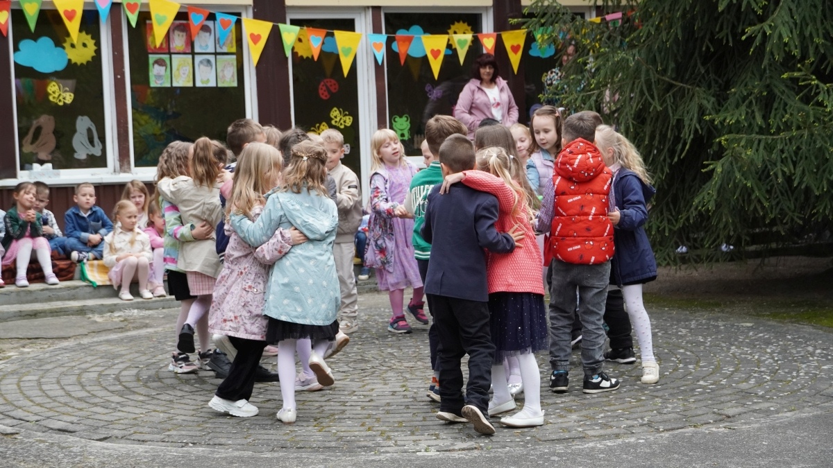 Piknik rodzinny w Przedszkolu Miejskim nr 10 w Ostrołęce [23.05.2025] - zdjęcie #46 - eOstroleka.pl