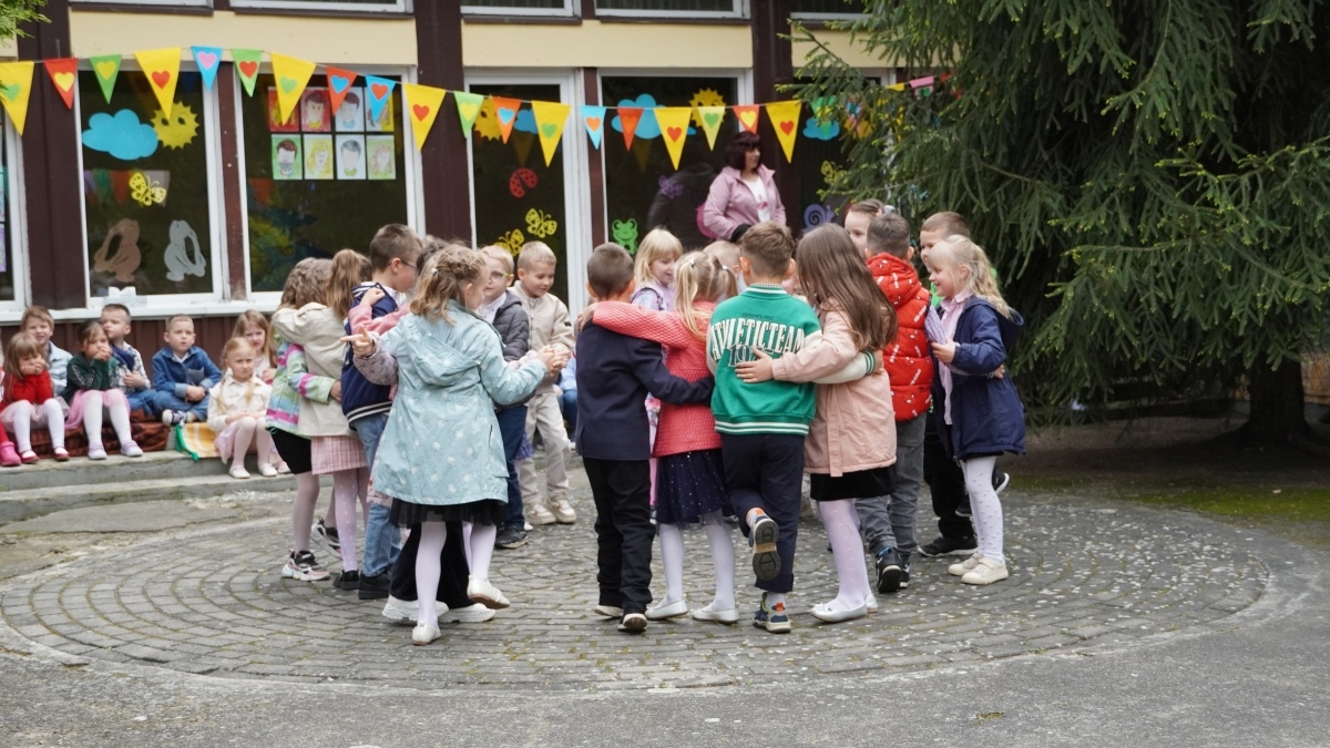 Piknik rodzinny w Przedszkolu Miejskim nr 10 w Ostrołęce [23.05.2025] - zdjęcie #44 - eOstroleka.pl