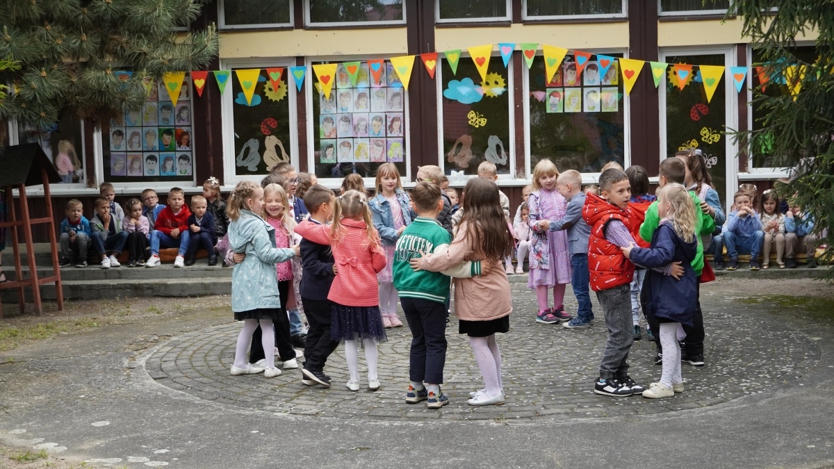 Piknik rodzinny w Przedszkolu Miejskim nr 10 w Ostrołęce [23.05.2025] - zdjęcie #43 - eOstroleka.pl