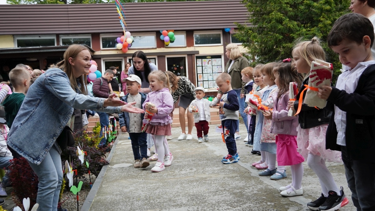Piknik rodzinny w Przedszkolu Miejskim nr 10 w Ostrołęce [23.05.2025] - zdjęcie #35 - eOstroleka.pl