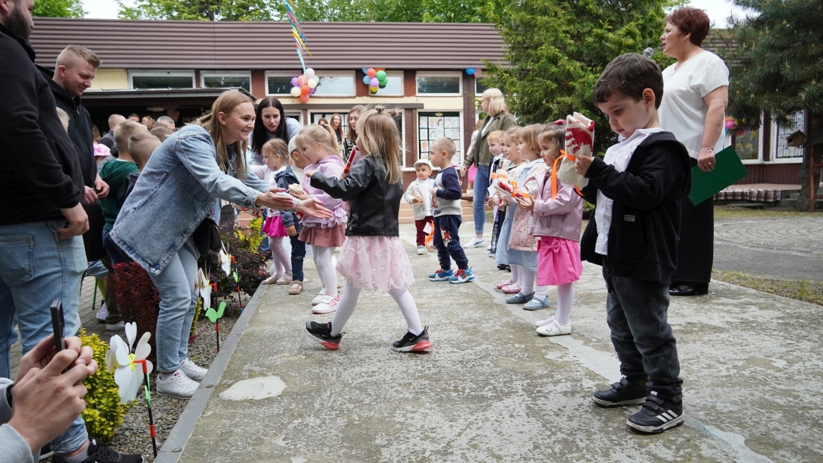 Piknik rodzinny w Przedszkolu Miejskim nr 10 w Ostrołęce [23.05.2025] - zdjęcie #34 - eOstroleka.pl