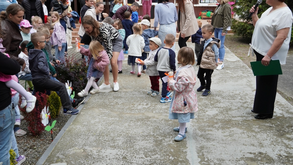 Piknik rodzinny w Przedszkolu Miejskim nr 10 w Ostrołęce [23.05.2025] - zdjęcie #30 - eOstroleka.pl