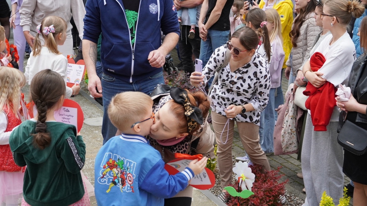 Piknik rodzinny w Przedszkolu Miejskim nr 10 w Ostrołęce [23.05.2025] - zdjęcie #10 - eOstroleka.pl