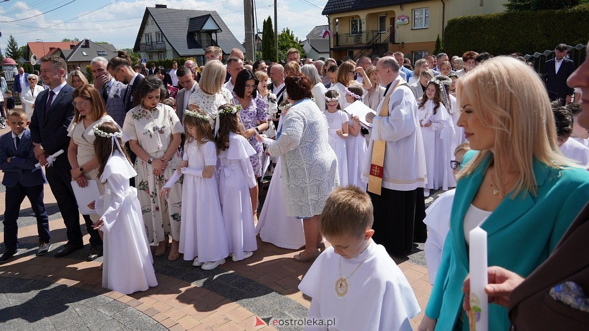 I Komunia Parafii pw. NMP Królowej Rodzin w Ostrołęce [25.05.2025] - zdjęcie #37 - eOstroleka.pl