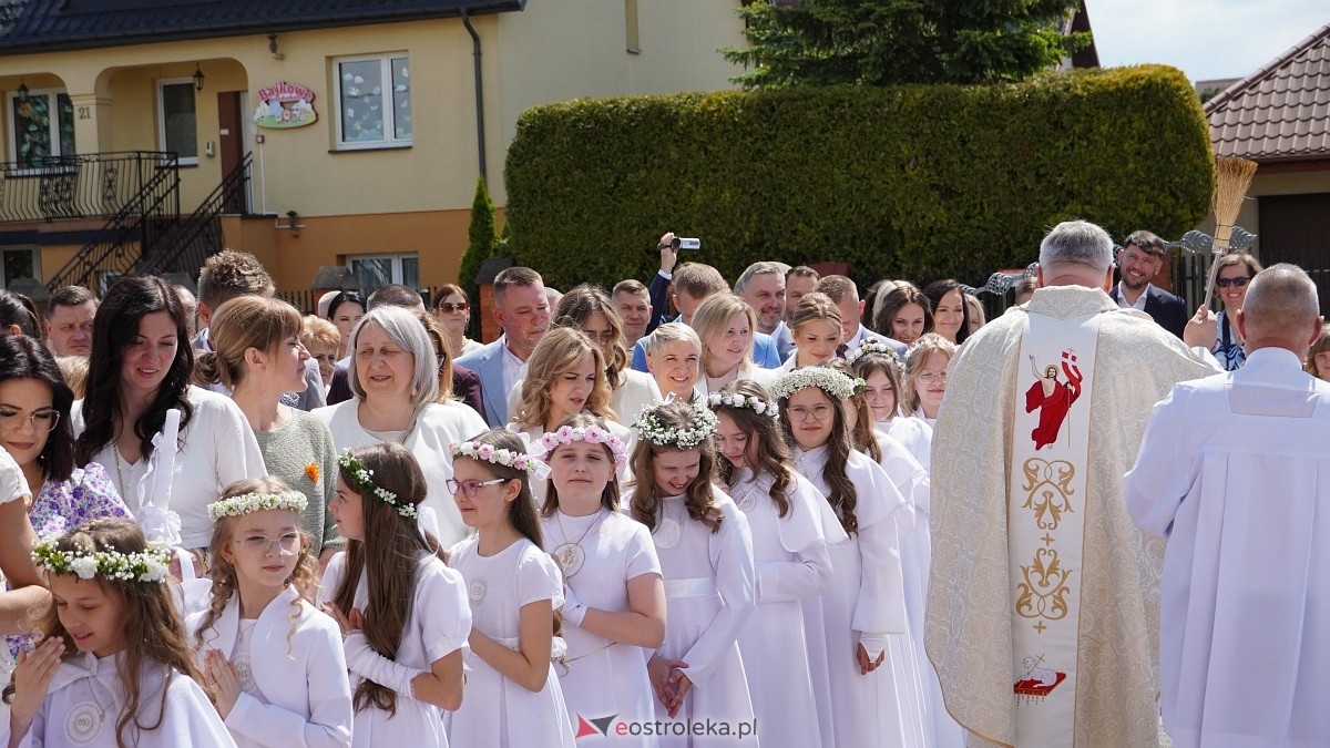 I Komunia Parafii pw. NMP Królowej Rodzin w Ostrołęce [25.05.2025] - zdjęcie #13 - eOstroleka.pl