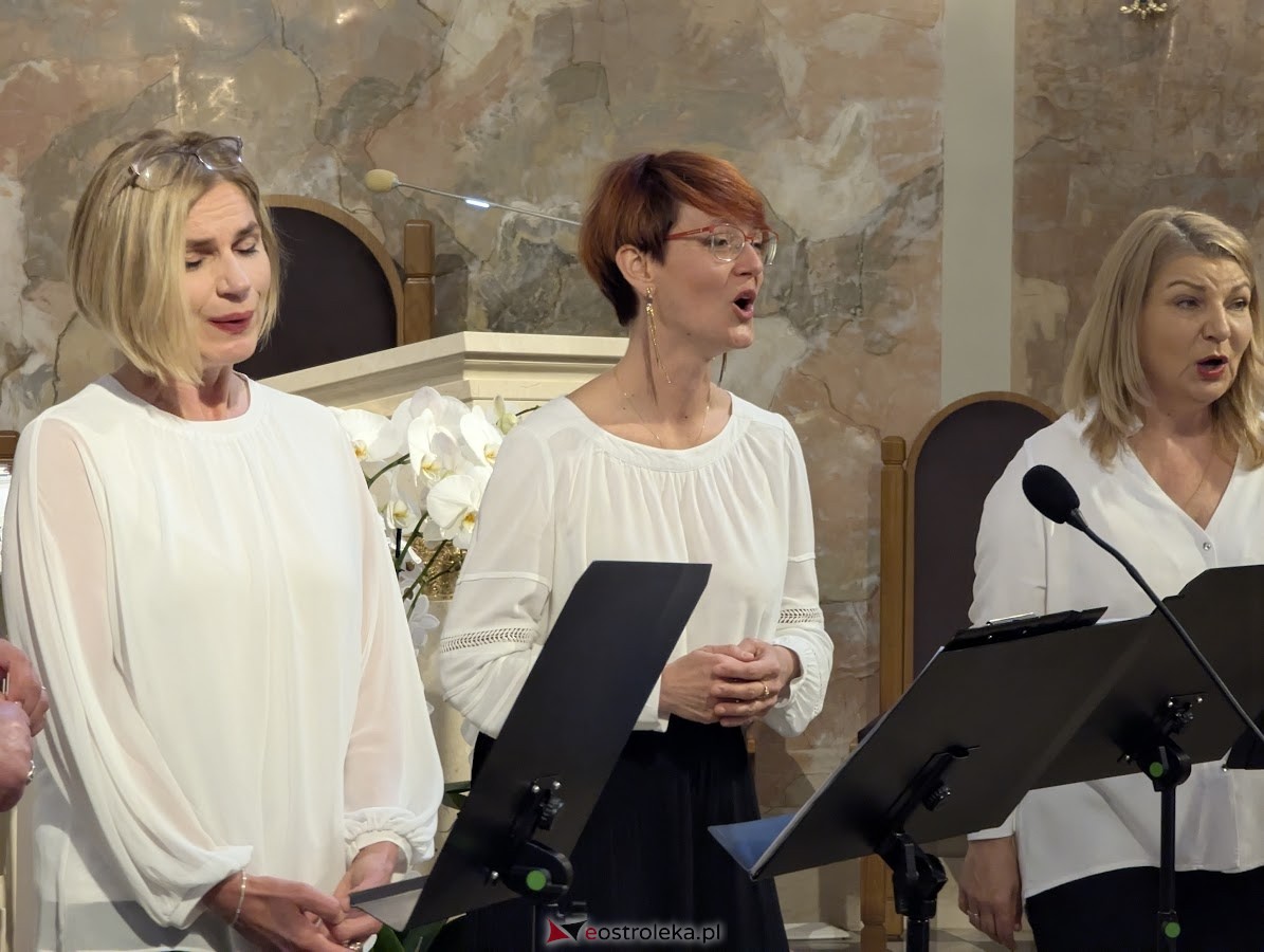 Koncert grupy wokalnej Trzecie Zwrotki w ostrołęckiej farze [25.05.2025] - zdjęcie #10 - eOstroleka.pl