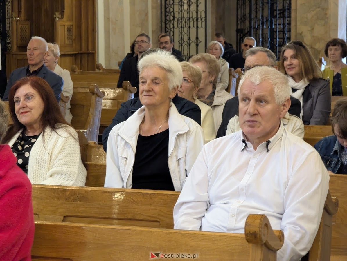 Koncert grupy wokalnej Trzecie Zwrotki w ostrołęckiej farze [25.05.2025] - zdjęcie #6 - eOstroleka.pl