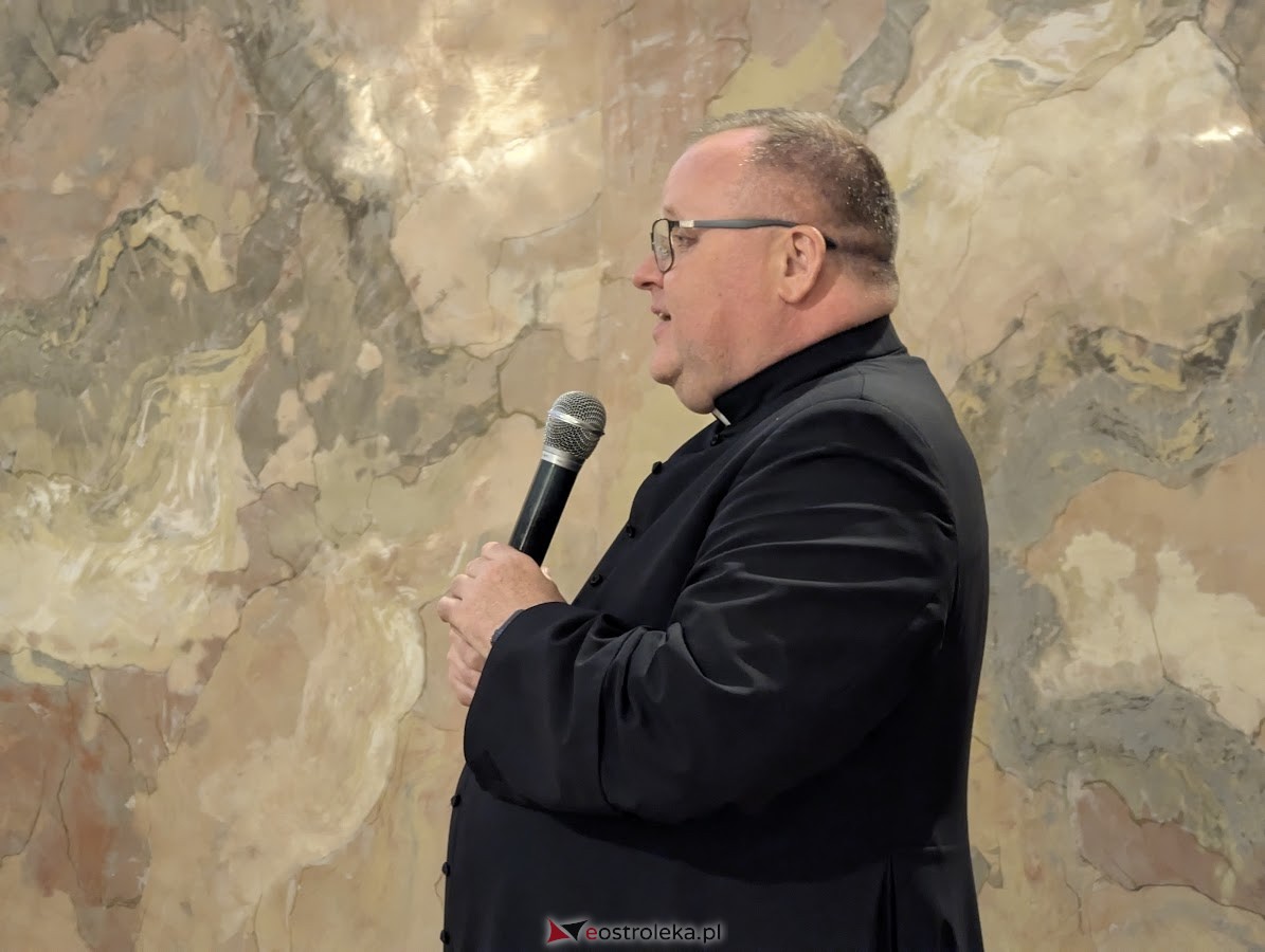 Koncert grupy wokalnej Trzecie Zwrotki w ostrołęckiej farze [25.05.2025] - zdjęcie #3 - eOstroleka.pl