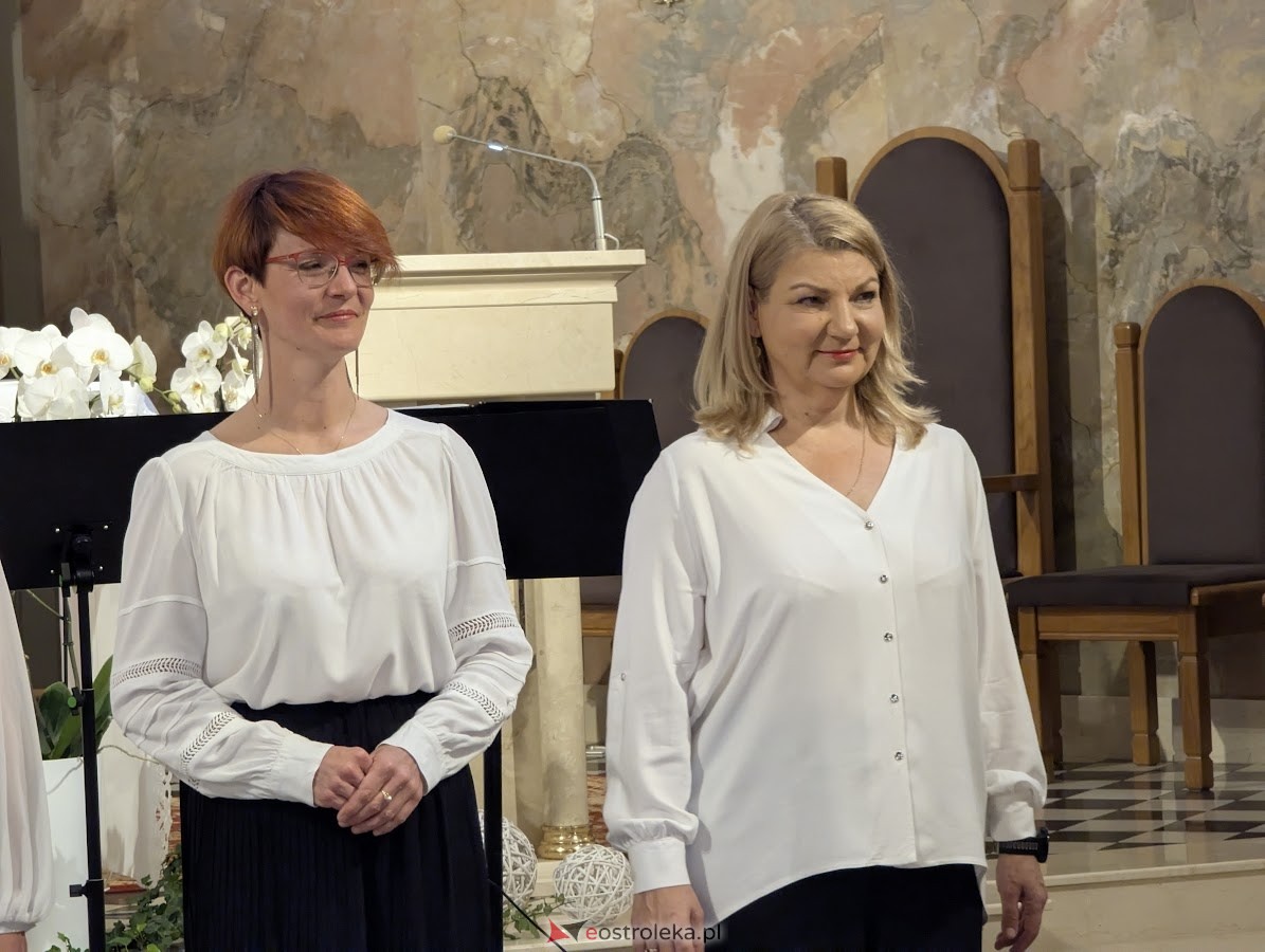 Koncert grupy wokalnej Trzecie Zwrotki w ostrołęckiej farze [25.05.2025] - zdjęcie #2 - eOstroleka.pl