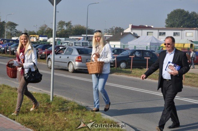 Tuskobus w Ostrołęce: „Polakom obiecujemy, zrobimy więcej długów” (27.IX.2011)  - zdjęcie #3 - eOstroleka.pl