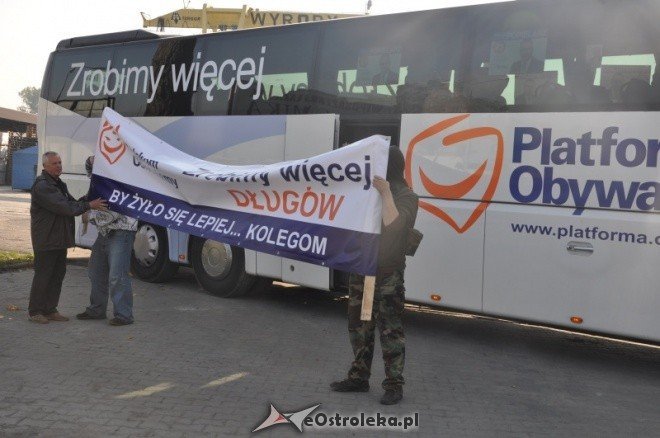 Tuskobus w Ostrołęce: „Polakom obiecujemy, zrobimy więcej długów” (27.IX.2011)  - zdjęcie #19 - eOstroleka.pl