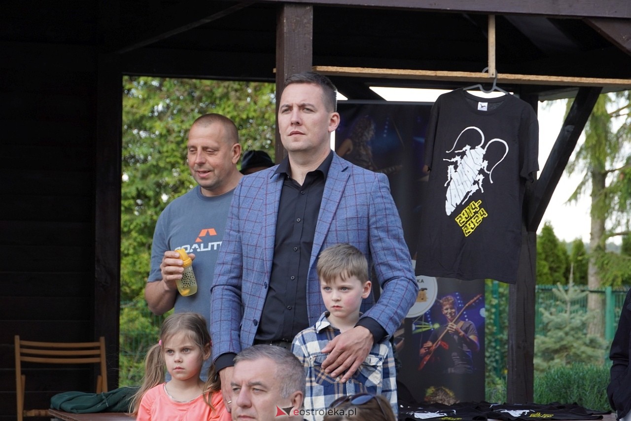 Motoryzacyjny Piknik Rodzinny w Kadzidle „Kurpie jeżdżą nisko!: MadStone [25.05.2025] - zdjęcie #45 - eOstroleka.pl