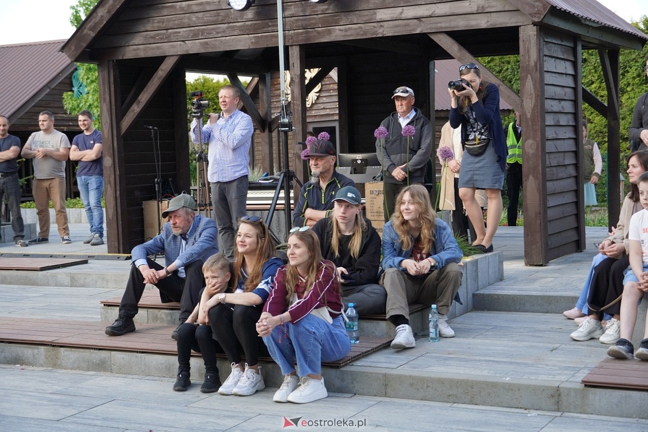 Motoryzacyjny Piknik Rodzinny w Kadzidle „Kurpie jeżdżą nisko!: MadStone [25.05.2025] - zdjęcie #41 - eOstroleka.pl