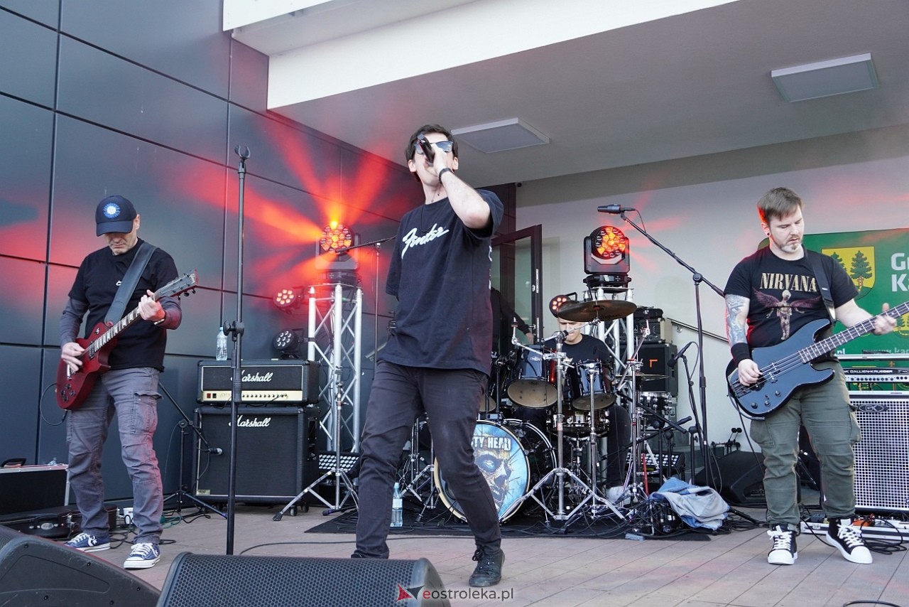 Motoryzacyjny Piknik Rodzinny w Kadzidle „Kurpie jeżdżą nisko!: MadStone [25.05.2025] - zdjęcie #15 - eOstroleka.pl