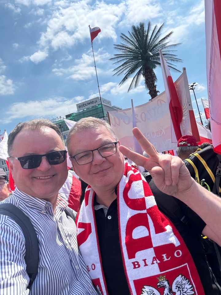 Marsz poparcia Karola Nawrockiego w Warszawie [25.05.2025] - zdjęcie #30 - eOstroleka.pl