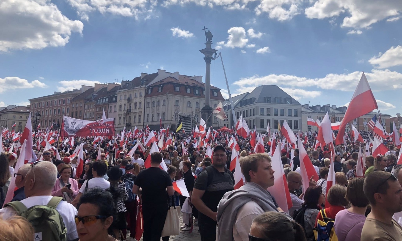 Marsz poparcia Karola Nawrockiego w Warszawie [25.05.2025] - zdjęcie #22 - eOstroleka.pl