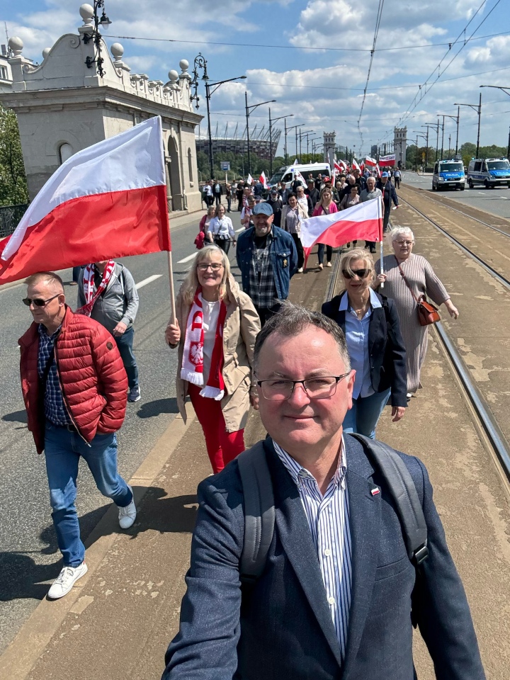 Marsz poparcia Karola Nawrockiego w Warszawie [25.05.2025] - zdjęcie #19 - eOstroleka.pl