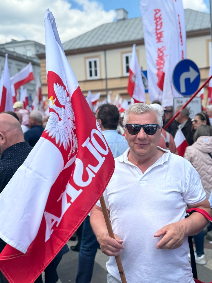 Marsz poparcia Karola Nawrockiego w Warszawie [25.05.2025] - zdjęcie #16 - eOstroleka.pl