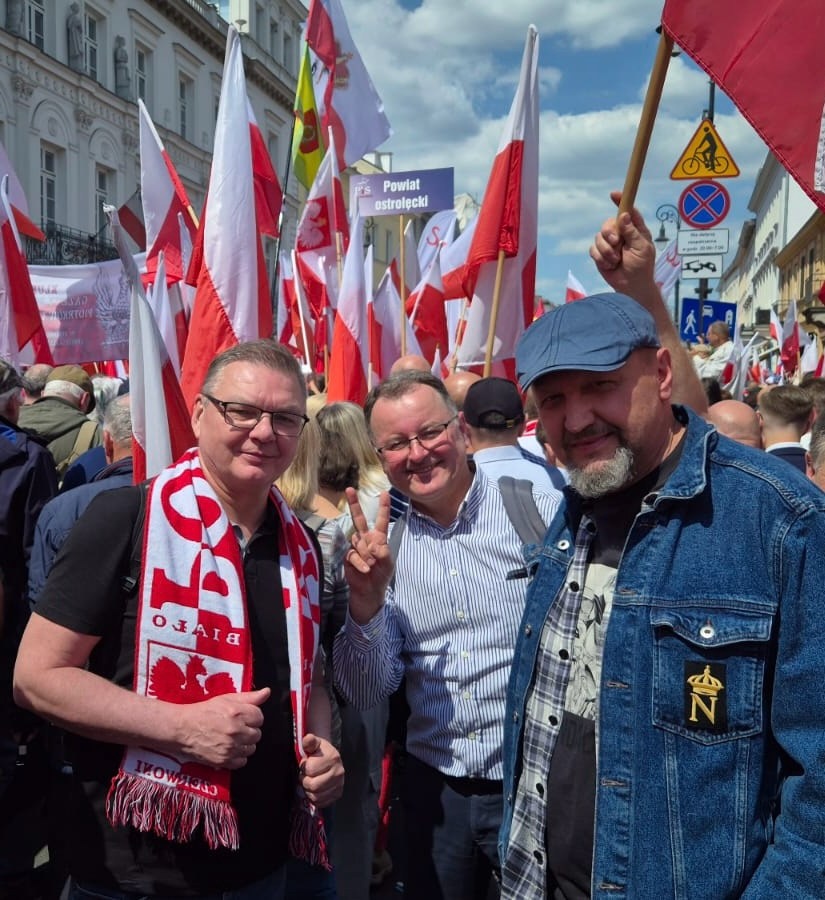 Marsz poparcia Karola Nawrockiego w Warszawie [25.05.2025] - zdjęcie #15 - eOstroleka.pl