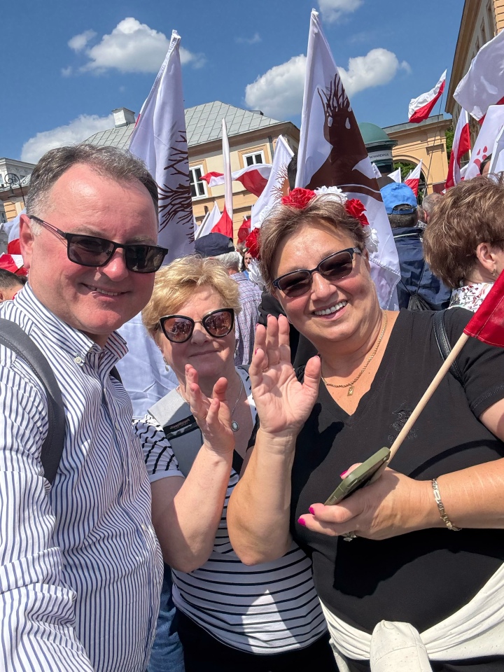 Marsz poparcia Karola Nawrockiego w Warszawie [25.05.2025] - zdjęcie #14 - eOstroleka.pl