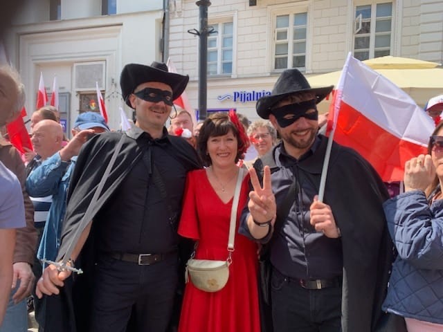 Marsz poparcia Karola Nawrockiego w Warszawie [25.05.2025] - zdjęcie #12 - eOstroleka.pl