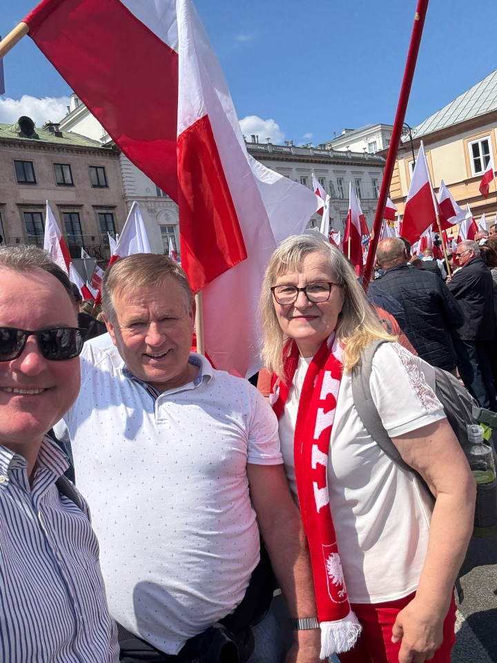 Marsz poparcia Karola Nawrockiego w Warszawie [25.05.2025] - zdjęcie #10 - eOstroleka.pl