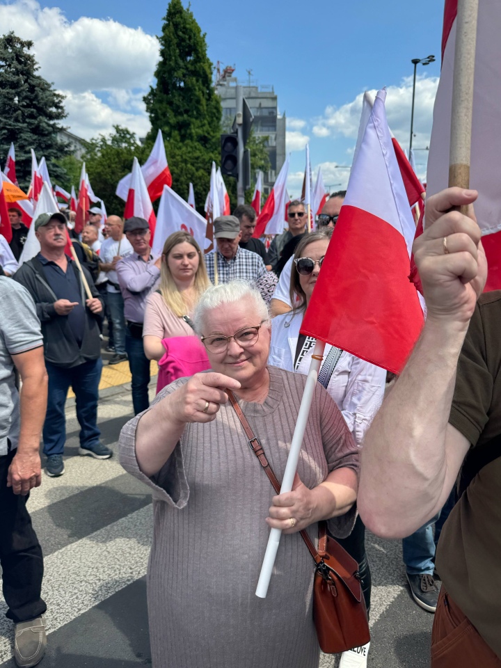 Marsz poparcia Karola Nawrockiego w Warszawie [25.05.2025] - zdjęcie #1 - eOstroleka.pl