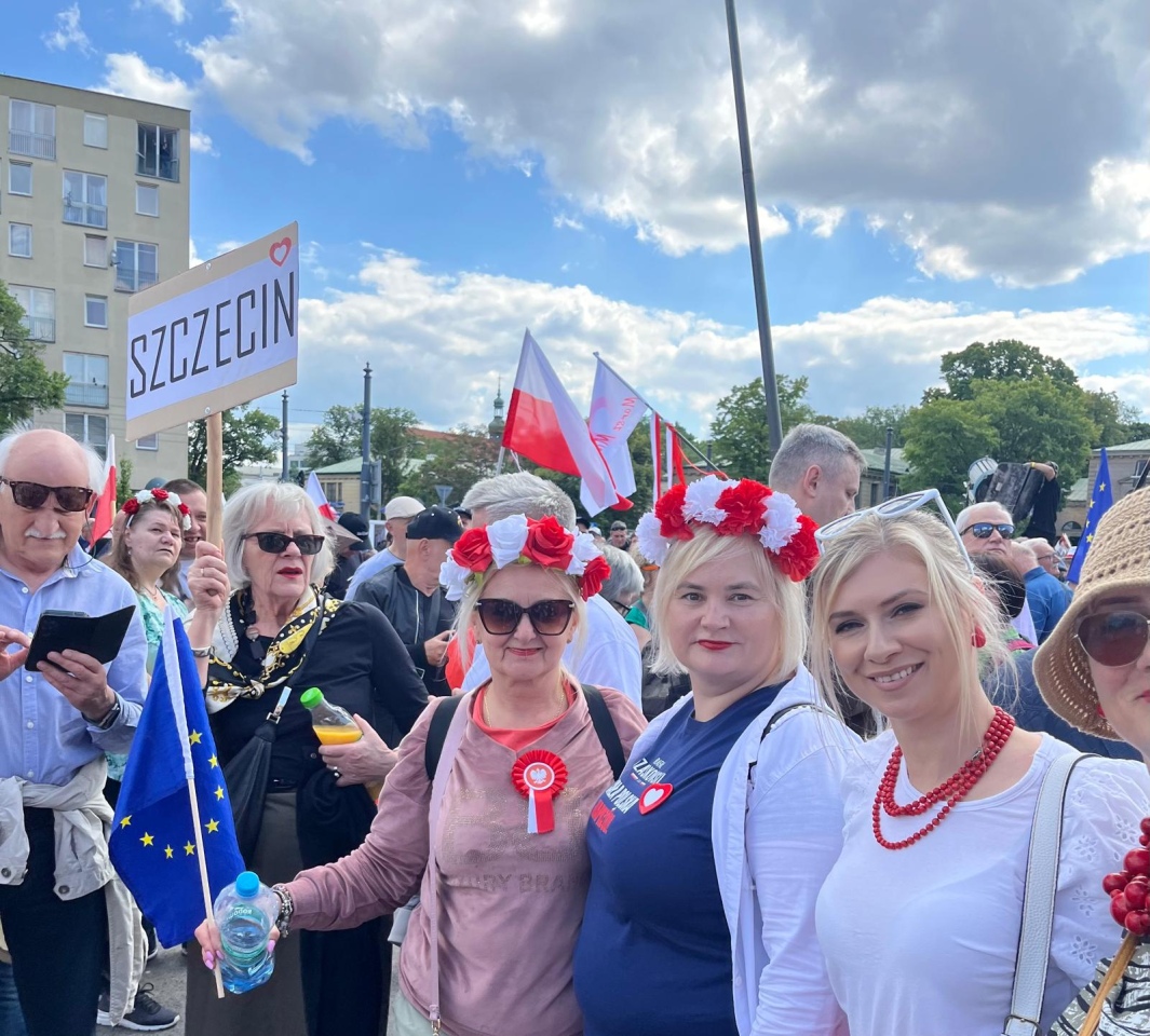 Marsz poparcia Rafała Trzaskowskiego w Warszawie [25.05.2025] - zdjęcie #18 - eOstroleka.pl