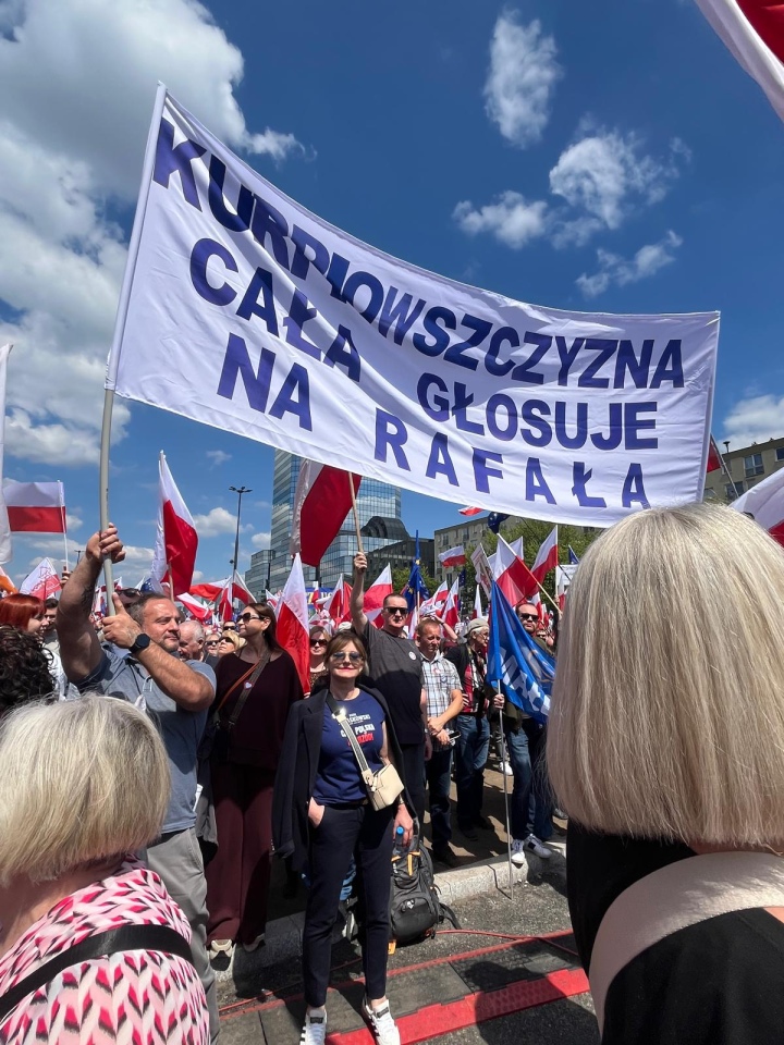 Marsz poparcia Rafała Trzaskowskiego w Warszawie [25.05.2025] - zdjęcie #15 - eOstroleka.pl