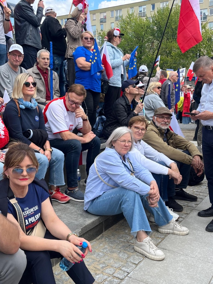 Marsz poparcia Rafała Trzaskowskiego w Warszawie [25.05.2025] - zdjęcie #14 - eOstroleka.pl
