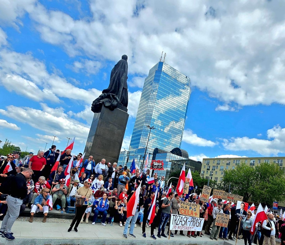 Marsz poparcia Rafała Trzaskowskiego w Warszawie [25.05.2025] - zdjęcie #13 - eOstroleka.pl