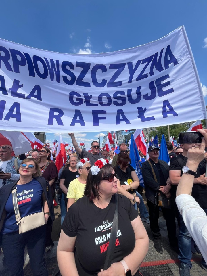 Marsz poparcia Rafała Trzaskowskiego w Warszawie [25.05.2025] - zdjęcie #11 - eOstroleka.pl