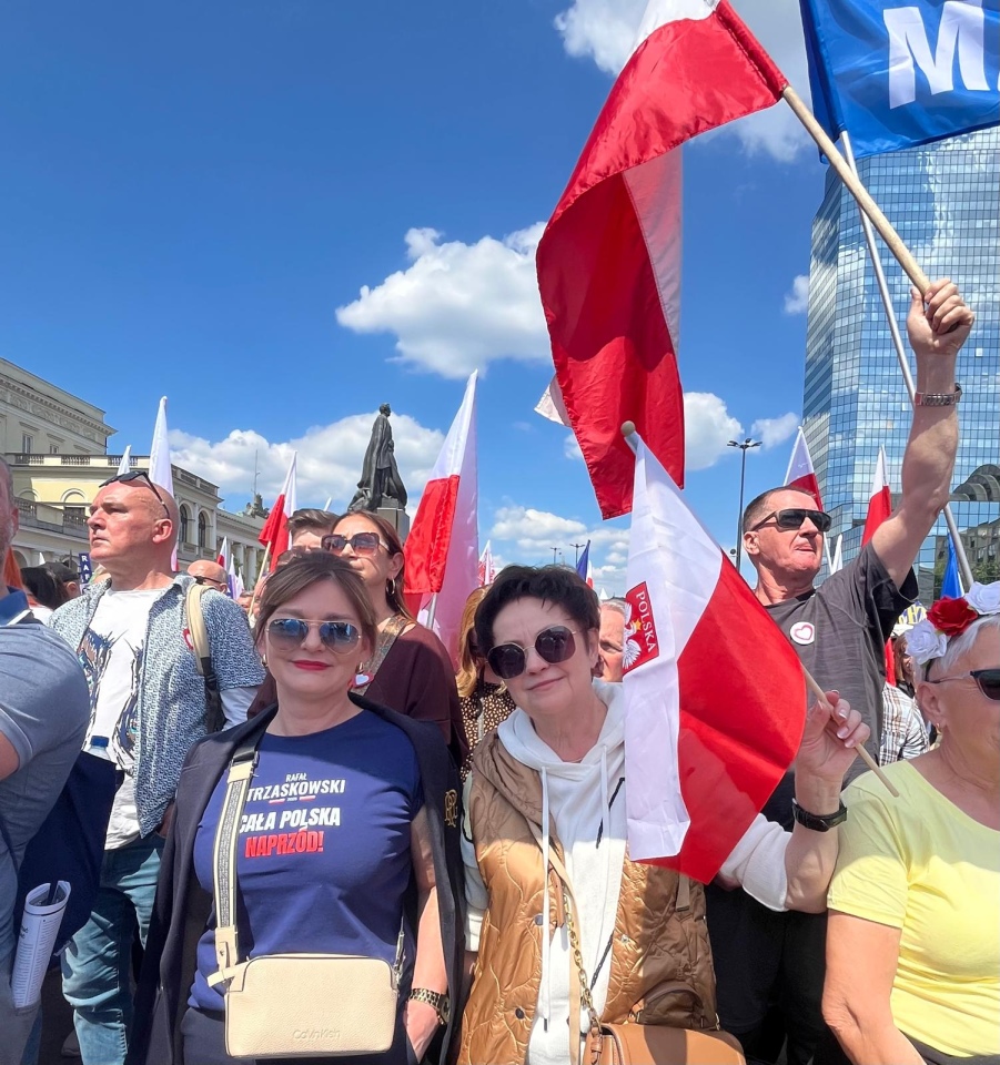Marsz poparcia Rafała Trzaskowskiego w Warszawie [25.05.2025] - zdjęcie #9 - eOstroleka.pl