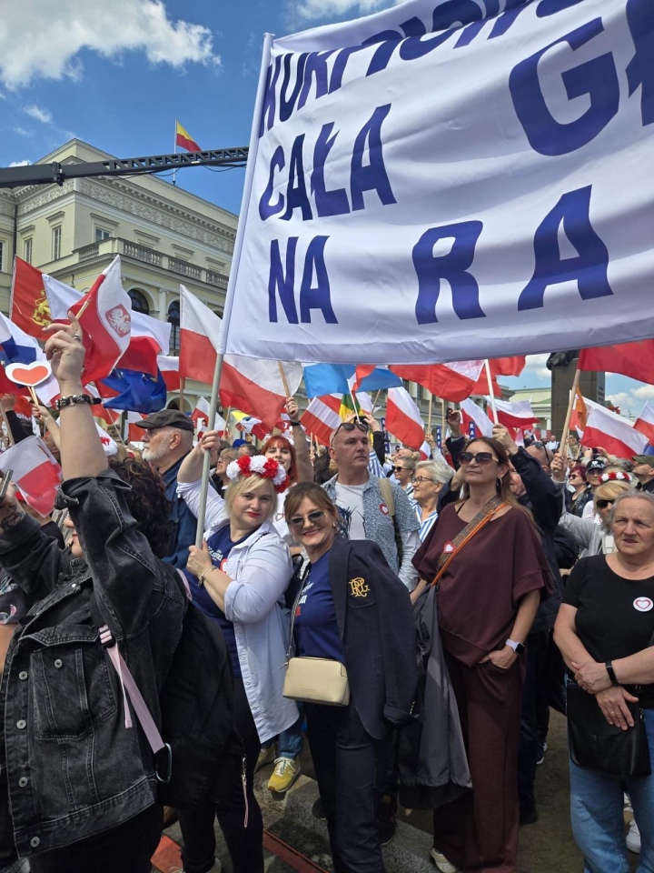 Marsz poparcia Rafała Trzaskowskiego w Warszawie [25.05.2025] - zdjęcie #6 - eOstroleka.pl