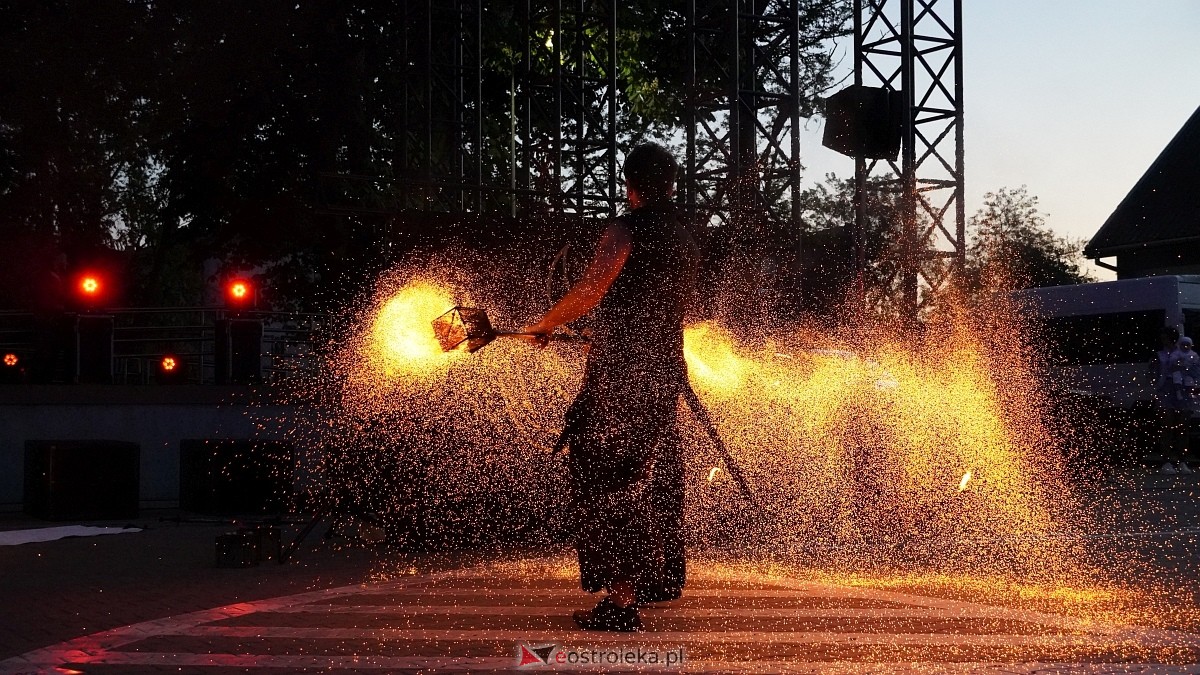 Pokaz ognia na festynie charytatywnym w Ostrołęce [25.05.2025] - zdjęcie #22 - eOstroleka.pl