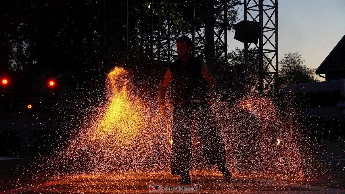 Pokaz ognia na festynie charytatywnym w Ostrołęce [25.05.2025] - zdjęcie #21 - eOstroleka.pl