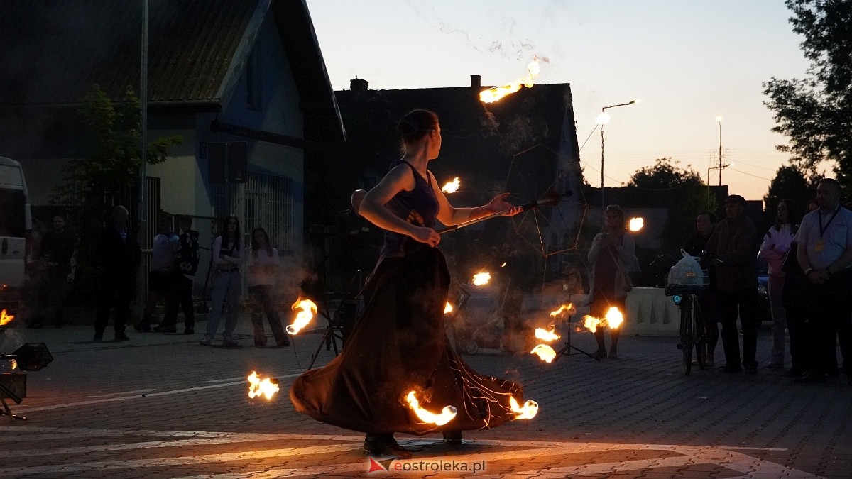 Pokaz ognia na festynie charytatywnym w Ostrołęce [25.05.2025] - zdjęcie #6 - eOstroleka.pl