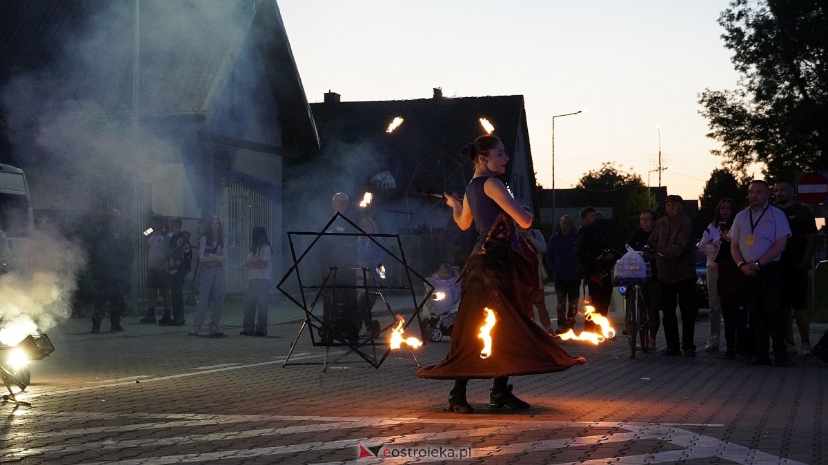 Pokaz ognia na festynie charytatywnym w Ostrołęce [25.05.2025] - zdjęcie #2 - eOstroleka.pl